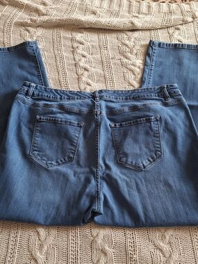 Woman's Liz Claiborne Straight Leg Medium Blue Jeans Size 20 Wide